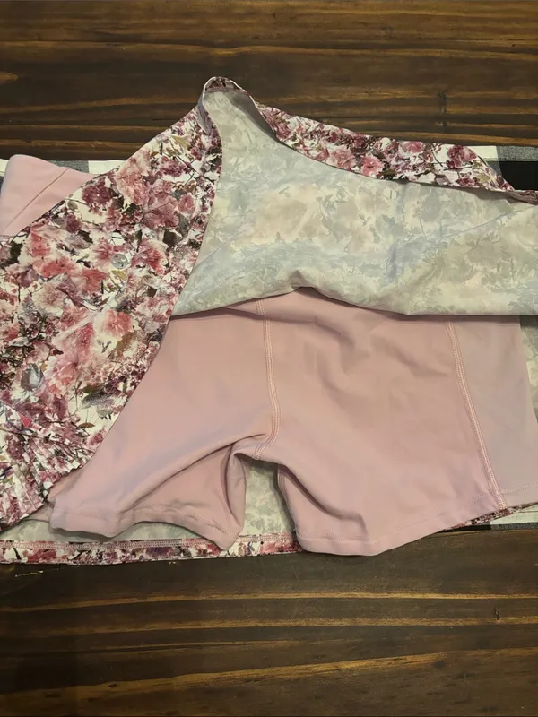 Lululemon Play Off The Pleats Skirt Blossom Spritz Multi Pink Chalk Size 8 - Image 3