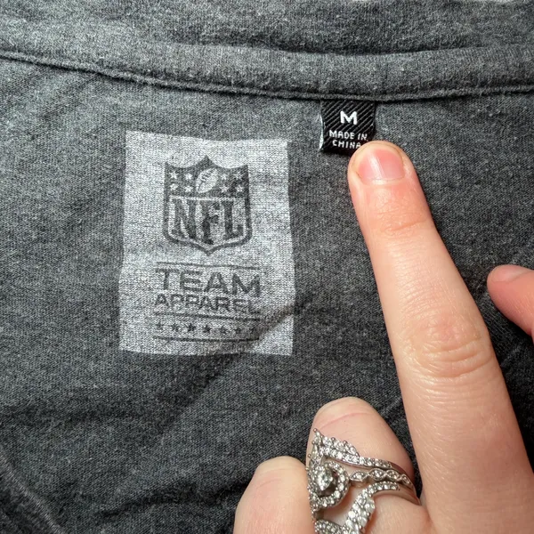 NFL TEAM APPAREL Women's V-Neck T-Shirt M Gray Heather Graphic - Image 2