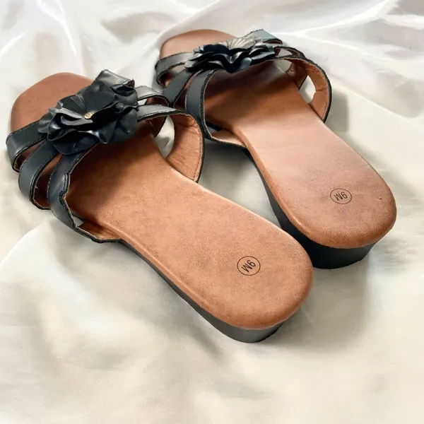 Source Unknown Early 2000's Boho Floral Coquette Black Faux Leather Sandals US 9 - Image 4