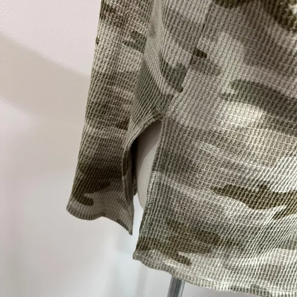 American Eagle Camo Waffle Thermal Top Size XL V‎ Neck Long Sleeve Cozy Fall - Image 5
