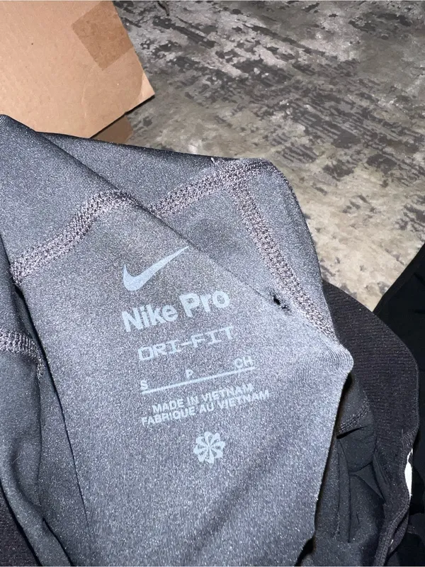 Flawed Nike Black Pro 365 Tight Leggings Size Small - Image 3