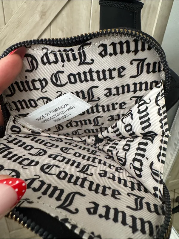 Juicy Couture Black Heart Wristlet with Gold Logo - Image 2