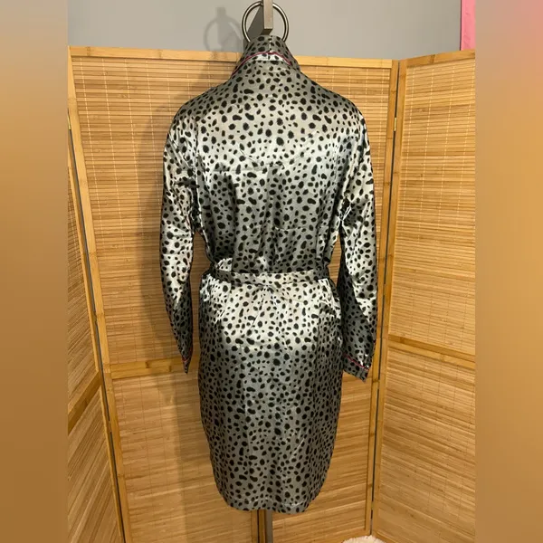 Vintage Disney Store 101 Dalmatians Cruella gray black satin robe woman’s Medium - Image 5