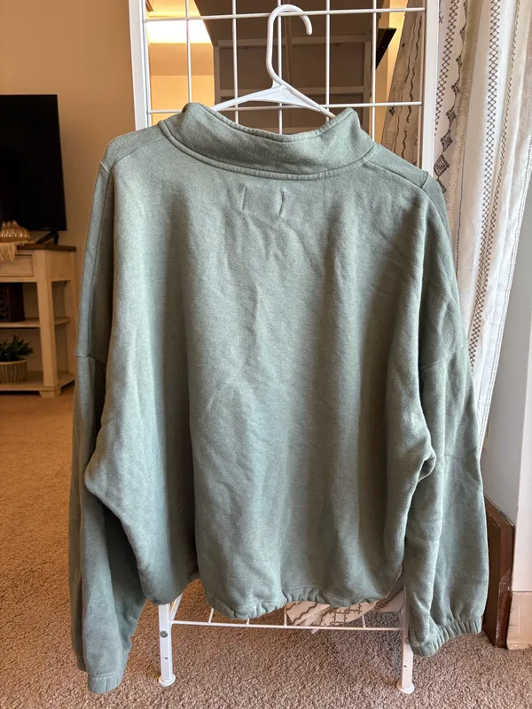 American Eagle Sweatshirt - Image 2