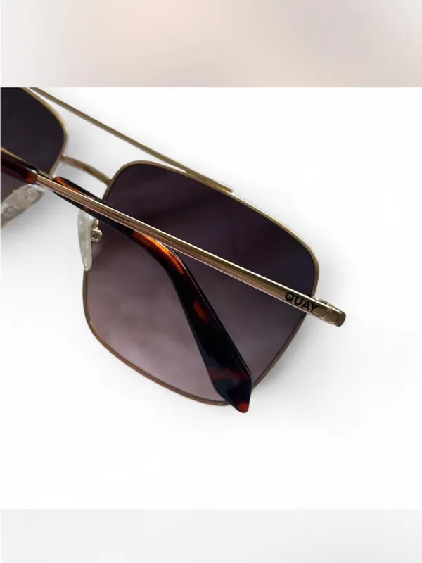 Quay Australia Hot Take in Gold/Smoke Lens Aviator - Image 7