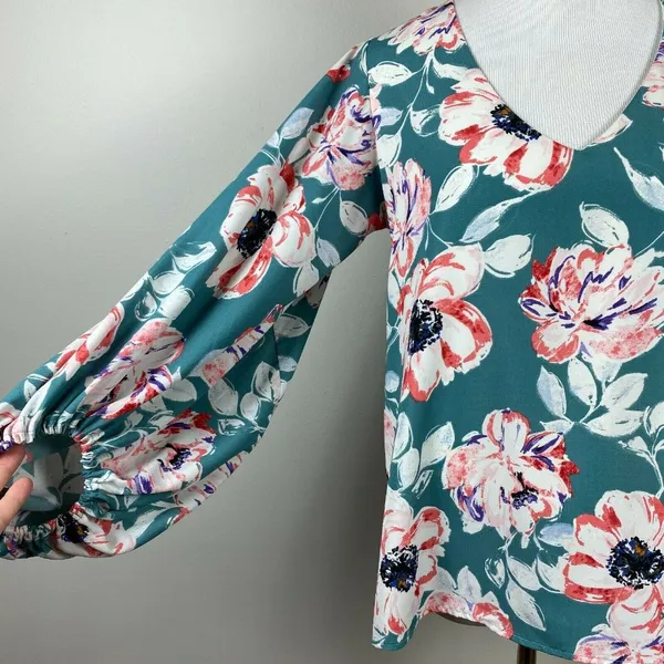 Vici Blouse Top S Green‎ Floral Balloon Sleeve V-Neck High Low Feminine - Image 3