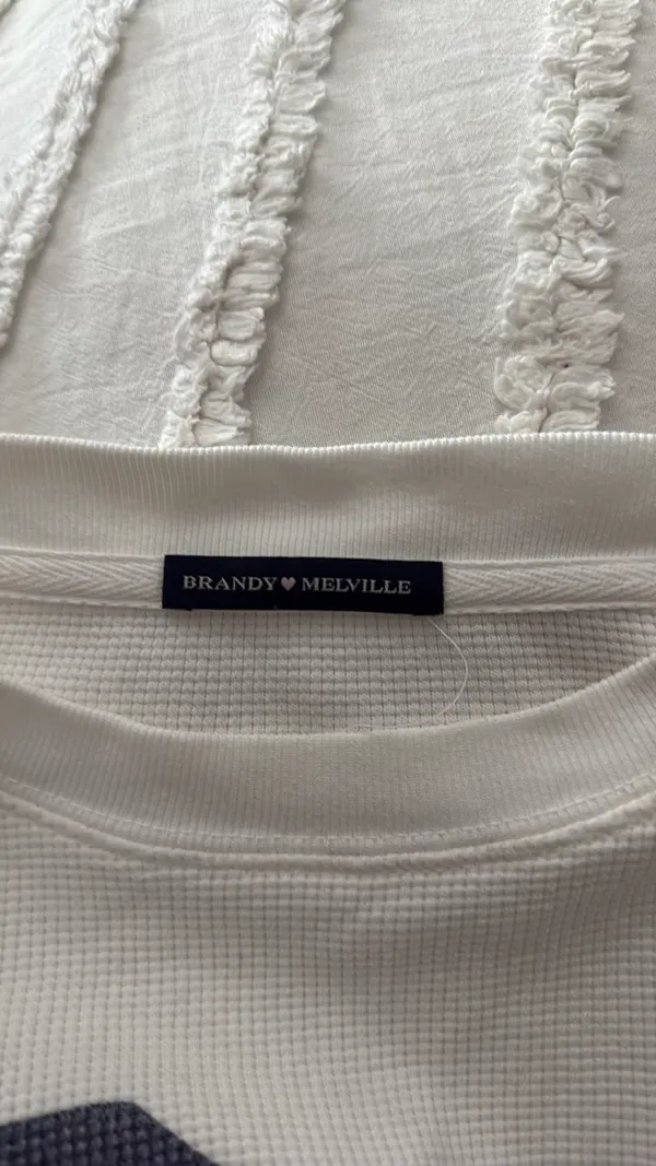 Brandy Melville 84 Long Sleeve  - Image 4