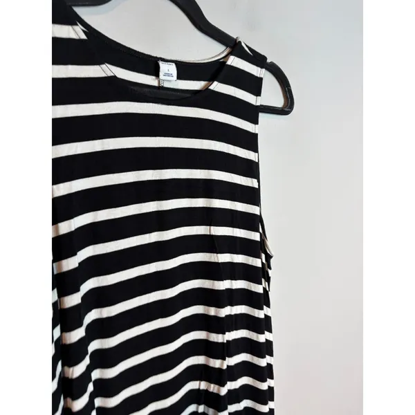 Old Navy black and white striped casual dress - Image 2