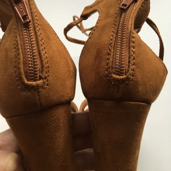 NWOT APT. 9 Tan Chunky Heels Size 8 - Image 6