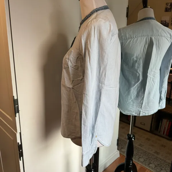 J.Crew Size 0 Chambray Top - Image 3