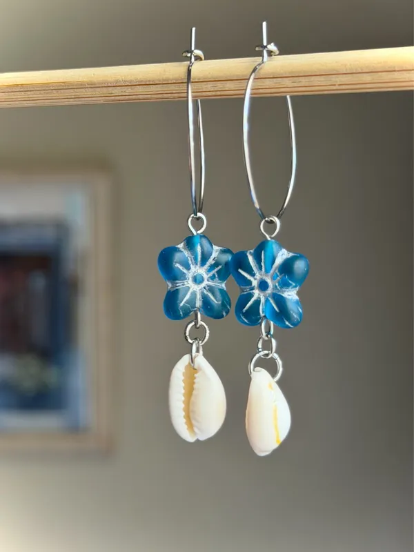 Handmade quality Czech glass flower beads & natural cowrie seashell hoop dangle earrings 🌀💕 - Image 3