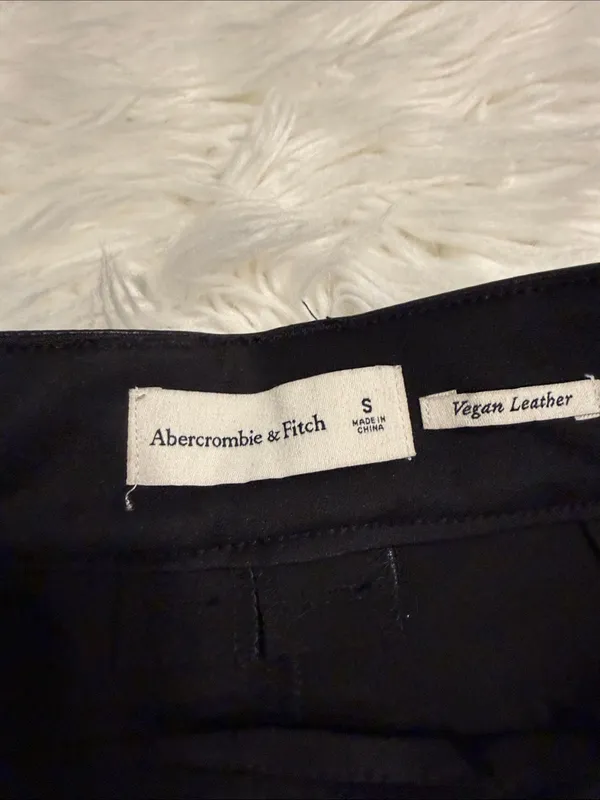 Abercrombie & Fitch Black High-Waist Faux Leather Pleated Women’s Shorts size S - Image 8