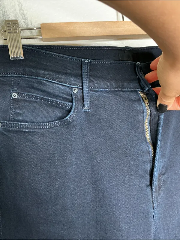 Mother Mid Rise Dazzler Ankle Fray jeans Holding Hands 32 - Image 3
