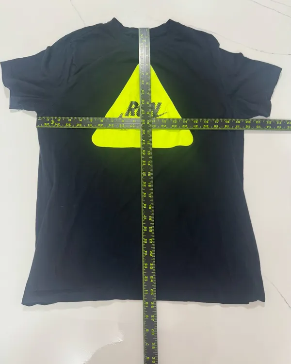 Nike “RUN” graphic t-shirt featuring a bold neon yellow triangle logo - Image 4