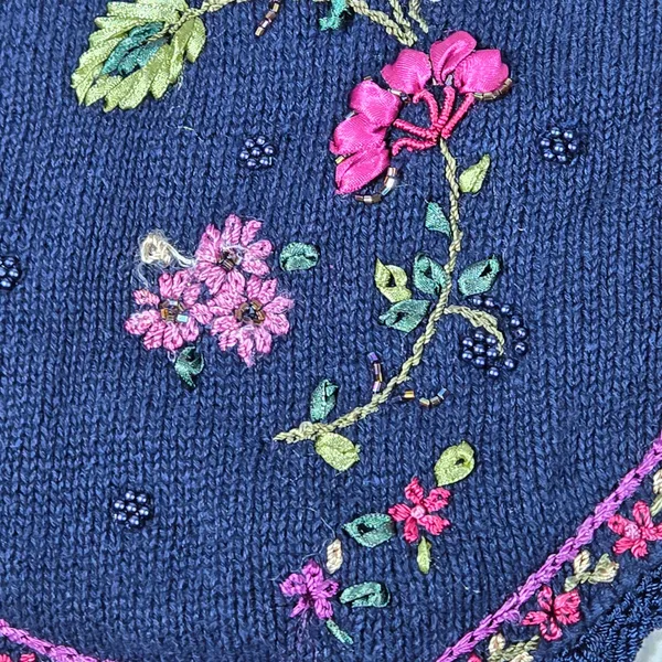 Erika‎ Vintage Navy Blue Embroidered Floral Ribbon Beaded Knit Vest Medium - Image 8