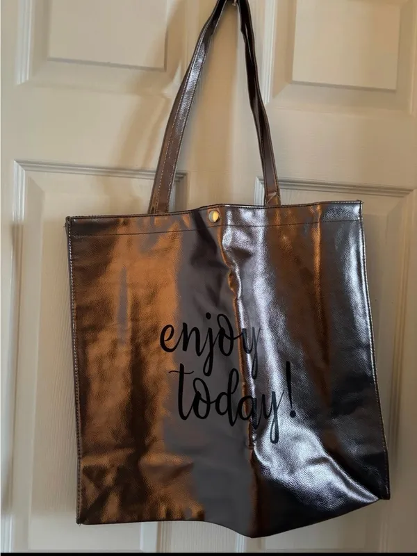 New Shine-On Women Metallic XL Tote Bag - Image 3