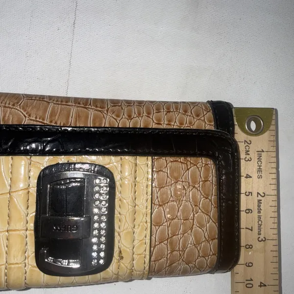 Vintage Guess Tan‎ & White Embossed Leather trifold wallet - Image 12