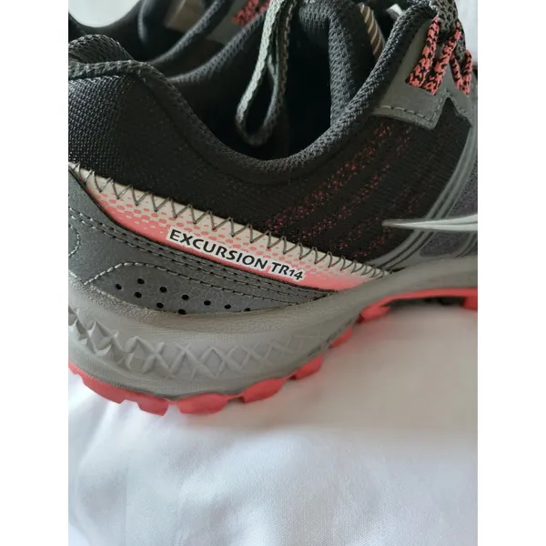 Saucony Women's Excursion TR14 Gray size 8 - Image 5