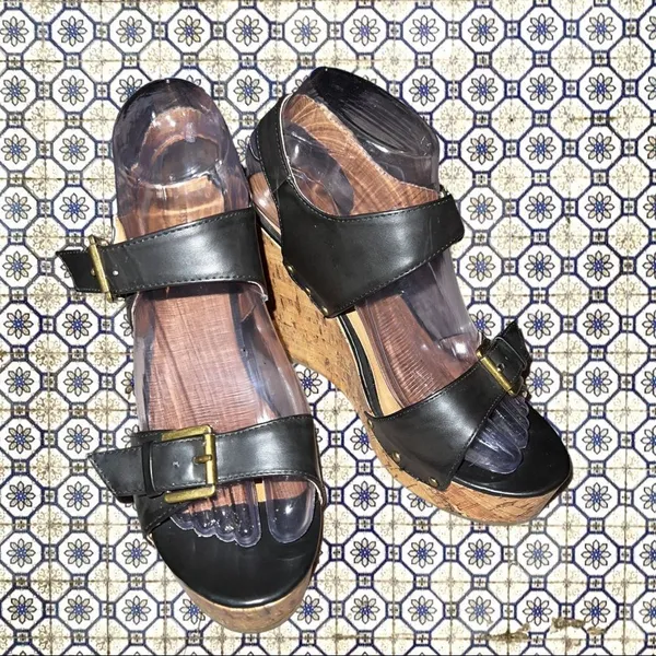 Mossimo supply co black straps and cork wedge heels! - Image 6