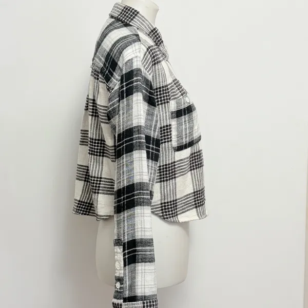 American Eagle Flannel Shirt XS Black White Plaid Cropped Button Down Cabincore - Image 4