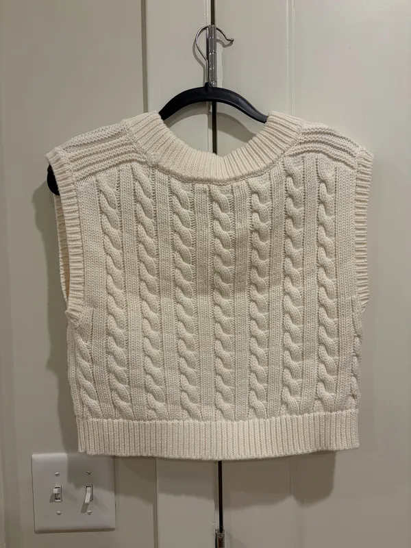 Abercrombie Sweater Vest V-Neck - Image 2