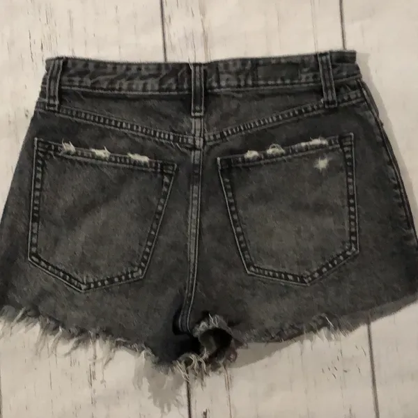 Abercrombie and Fitch gray distressed denim shorts - Image 4