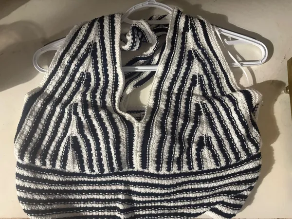 Hollister Halter Top Knit - Image 4