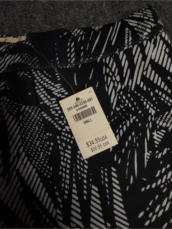 Hollister Navy and White High-Waist Printed Women's Shorts - Image 3