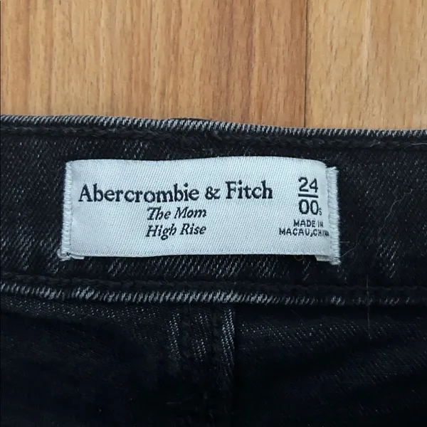 Abercrombie Black High Rise Mom Jeans - Image 5