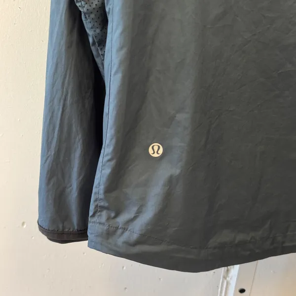 Lululemon Women's Mesh Vent Raincoat Windbreaker Jacket Navy Blue‎ Full Zip - Image 7