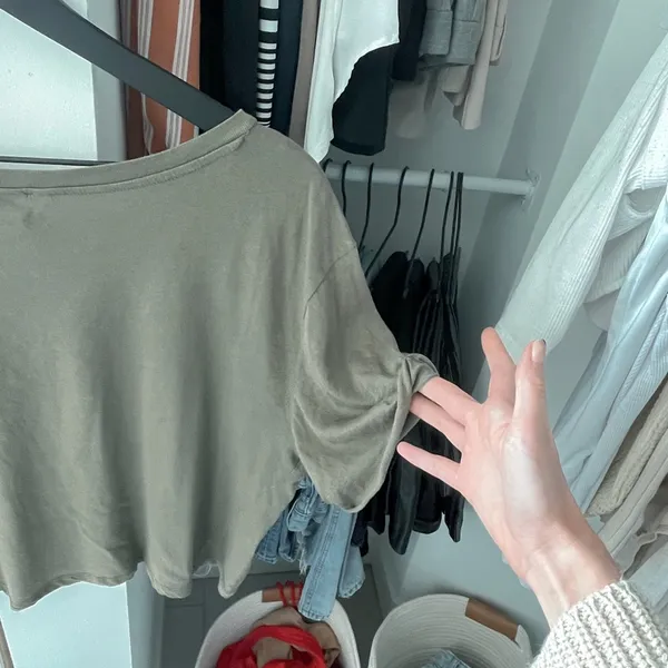 H&M Olive Green Cropped T-shirt - Image 3