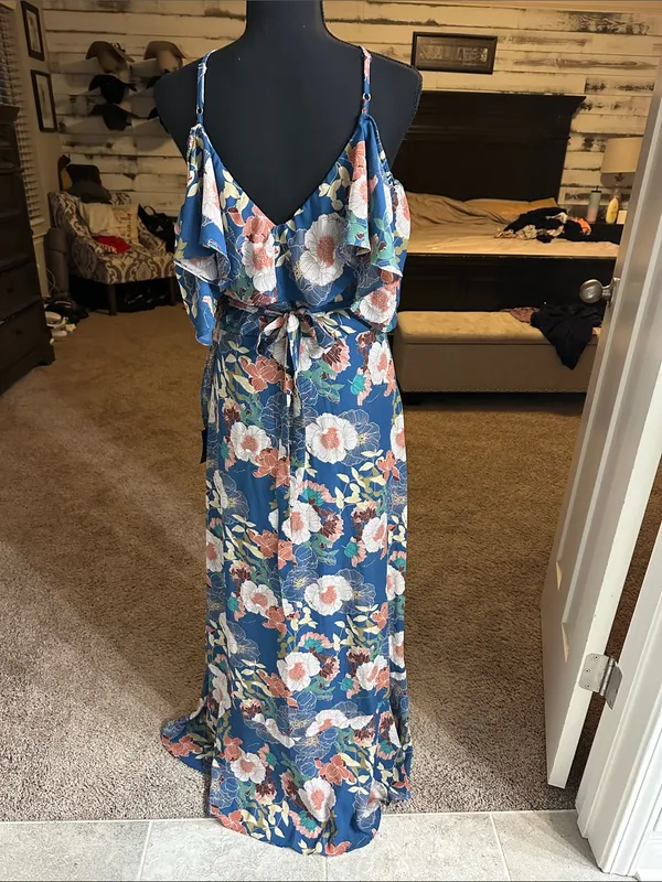Lulus floral wrap dress with straps and flutter sleeves NWT - Image 4