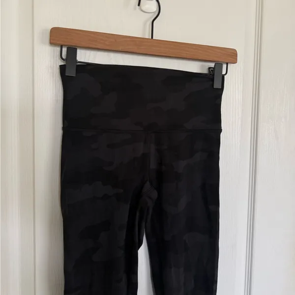 Lululemon Wunder Under High-Rise Tight 28" in Grey Camo - Image 7