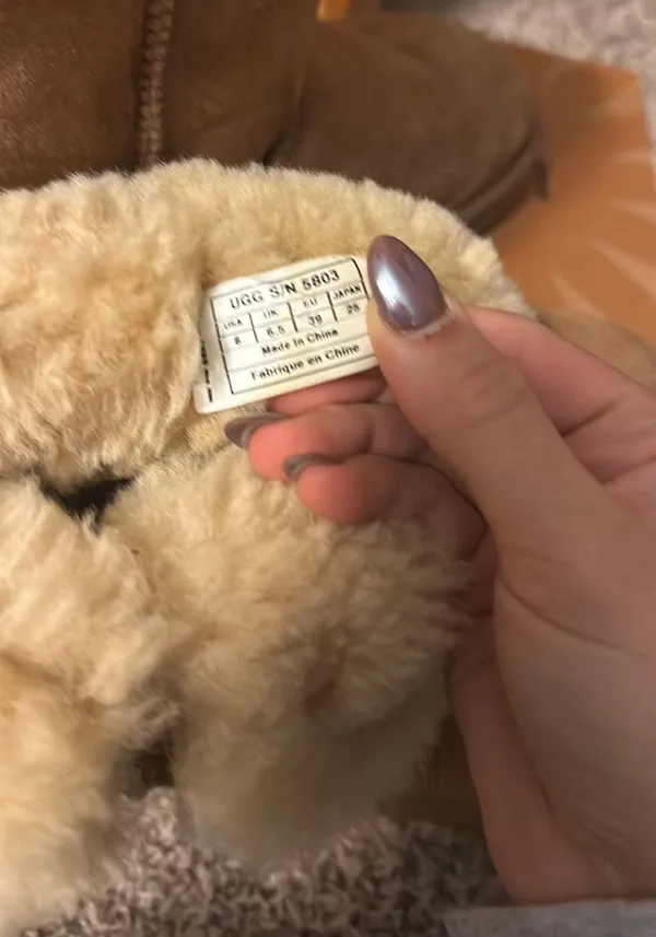 UGG Bailey Button - Image 8