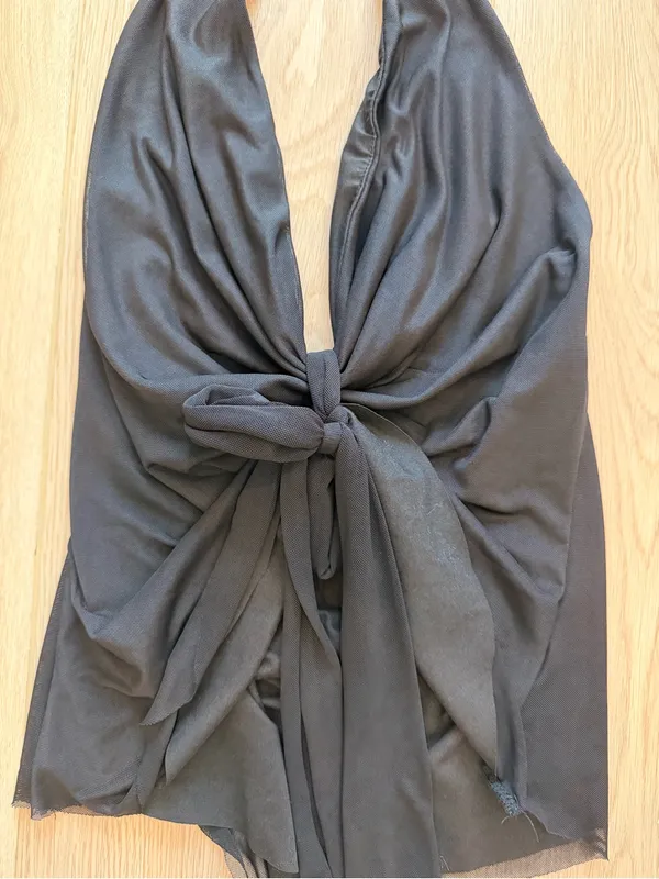 Pretty Little Thing Halter Tie-Front Crop Top - Image 3