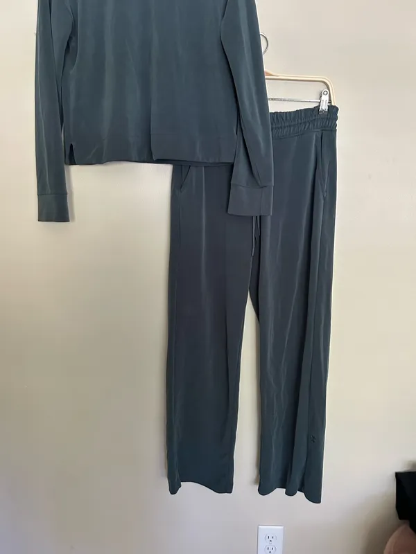 Athleta Small Set  - Image 4