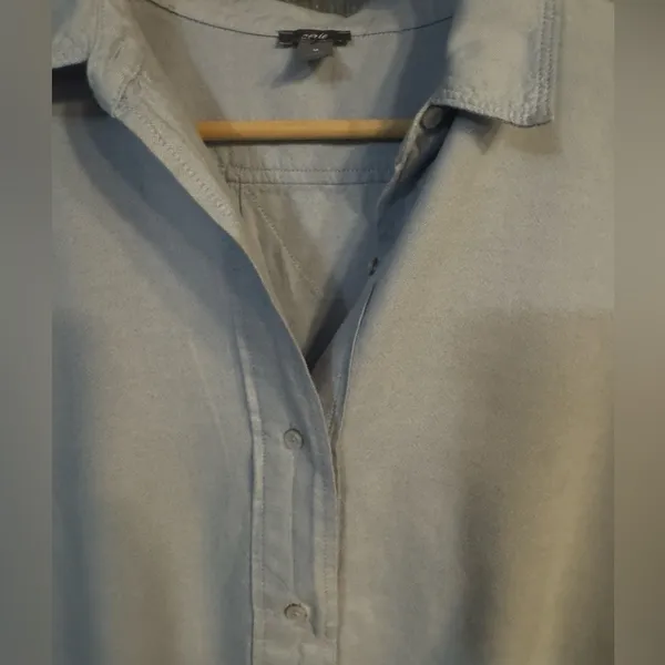 Aerie blue chambray light weight half button up top medium - Image 4