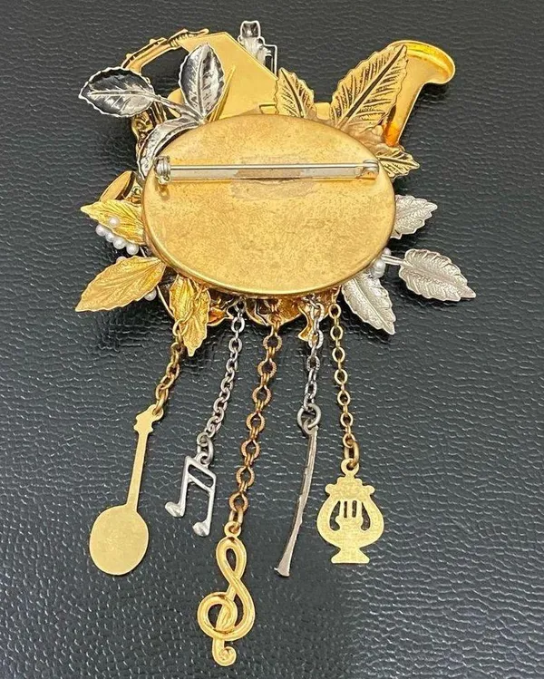 Vintage Musical Instruments Music Theme 3D Brooch 36.6g - Image 9