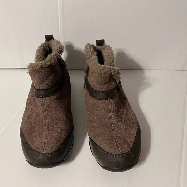 Winter brown suede winter boots women size 7.5 W - Image 4