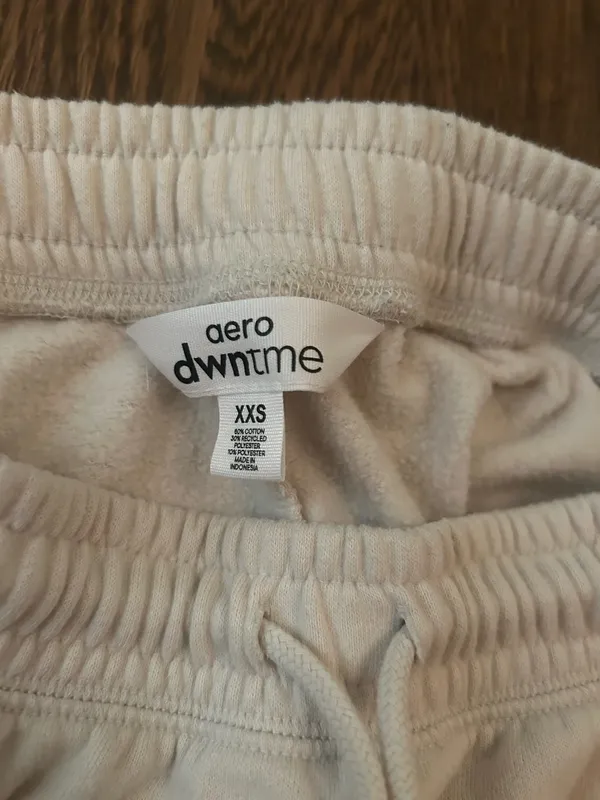 Aeropostale white sweat shorts - Image 3