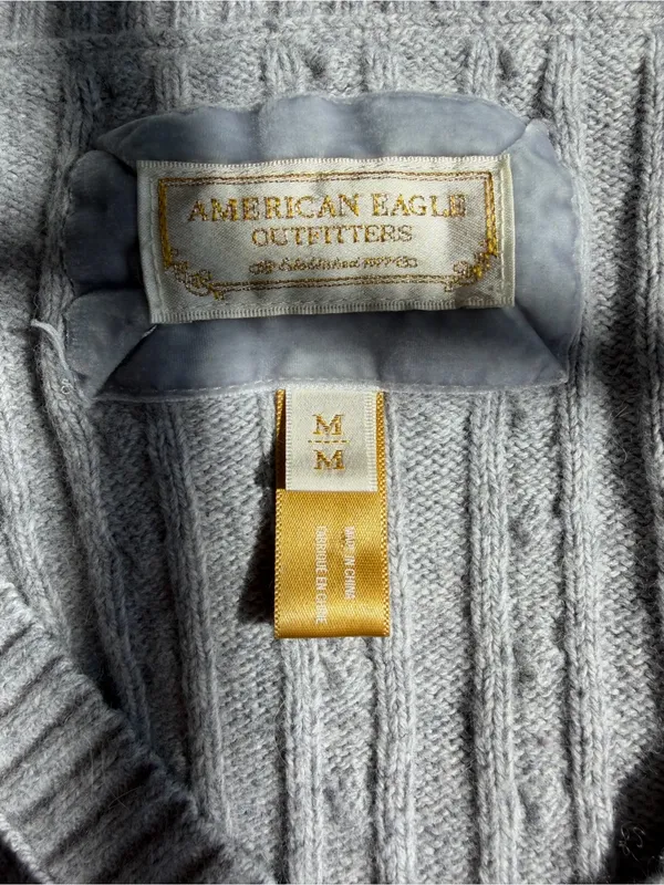 American Eagle Outfitters Y2K Grey Cable Knit V-Neck Sweater Womens Medium - Image 5