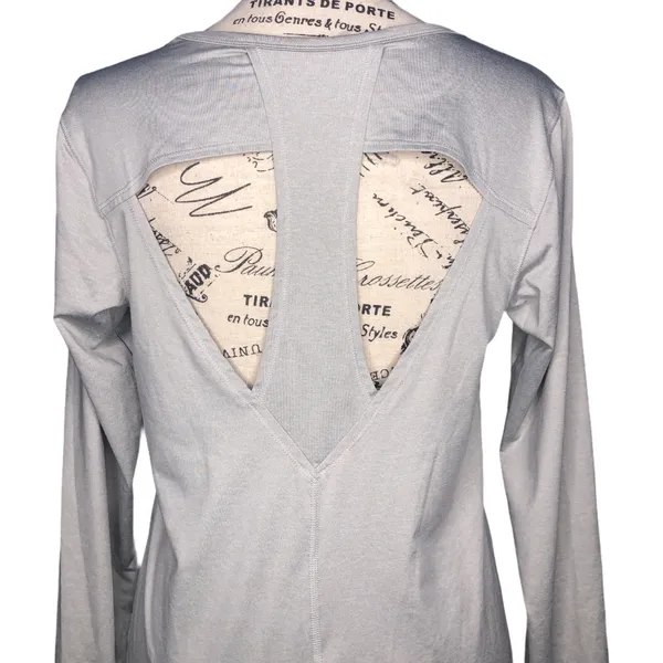 Reebok (M) Gray Long Sleeve Back Cut Out Detail Athletic Exercise Top Tee Shirt - Image 6