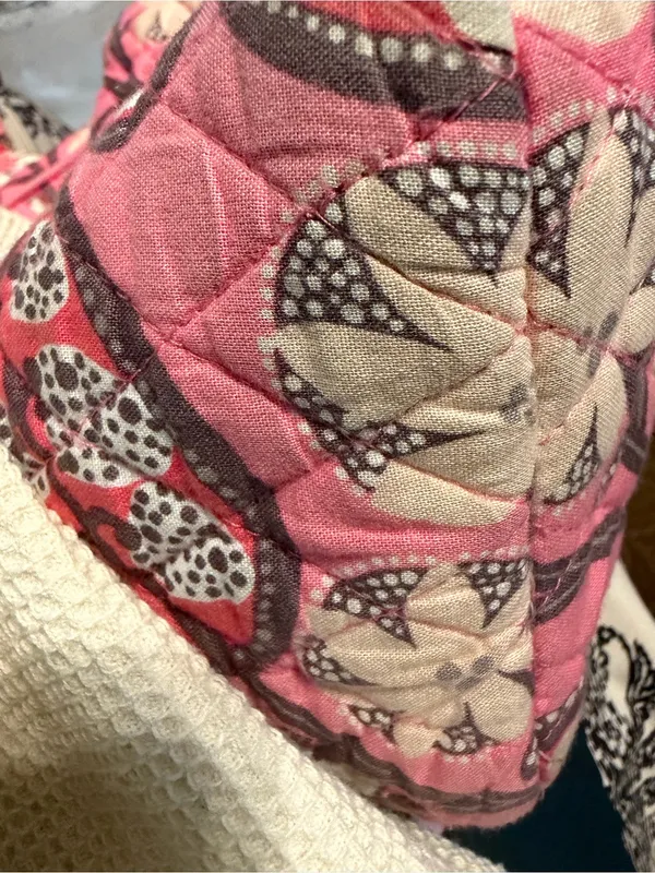 UPDATE Vera Bradley Floral Purse Shoulder Bag WEAR fading small hole corners - Image 9