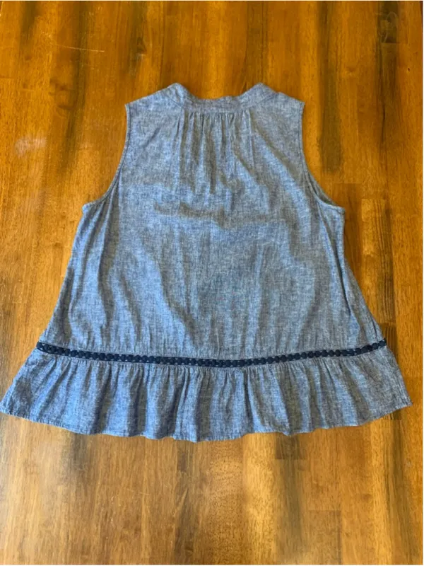 Crown & Ivy Top Large Blue Sleeveless Embroidered Trim and boho tie - Image 7