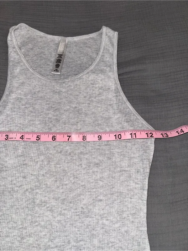 SKIMS Madewell Light Gray Ribbed Scoop Tank Top - Image 4