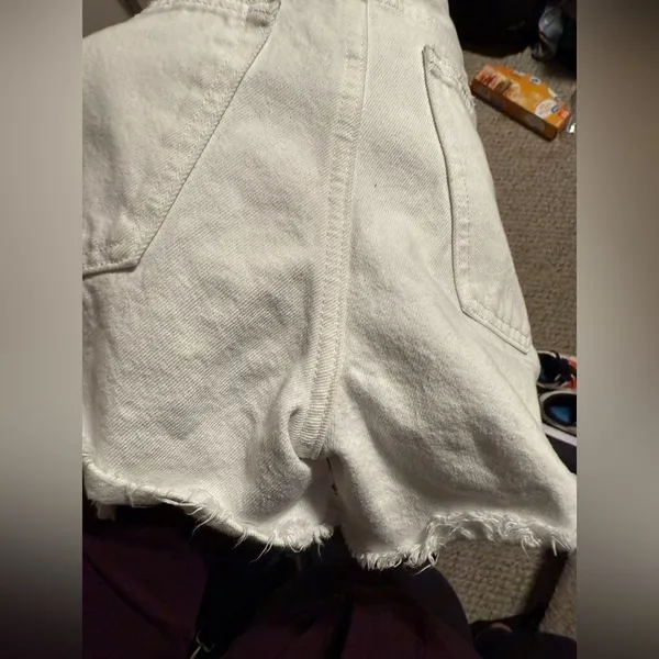 Abercrombie & Fitch Mid Rise Boyfriend Distressed White Shorts- Size 4/27 - Image 10