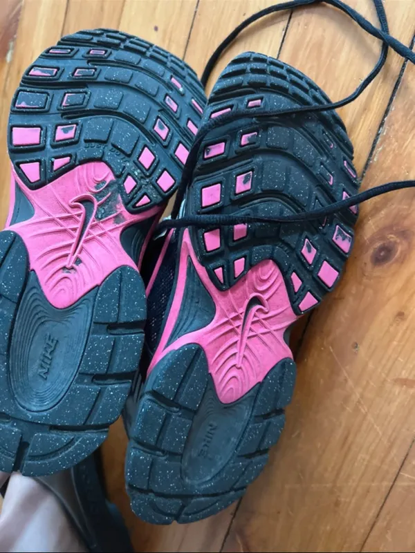 Nike v5 nr in the black and pink 8.5 sneakers - Image 11