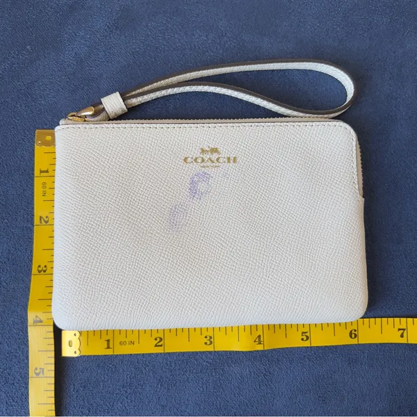 Coach New York Corner Zip Ivory Cream Leather Gold Hardware Pouch Wristlet - Image 10