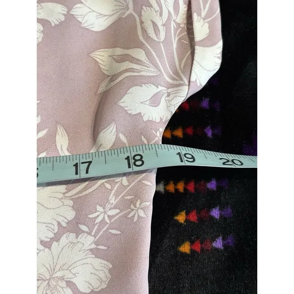 Pink Rose Lavender/White Floral Short‎ Sleeve Scoop Zipper Back Blouse Size M - Image 6