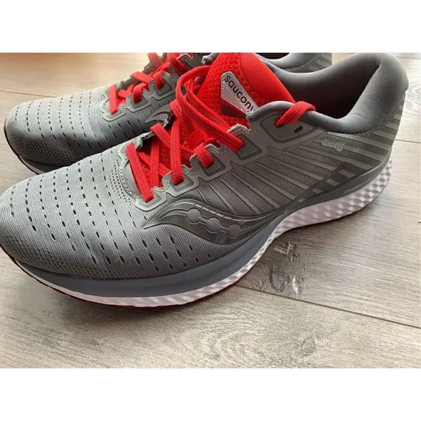 Saucony Men’s gray running sneakers size 9 - Image 4